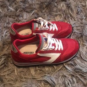 Brooks Casual Sneakers